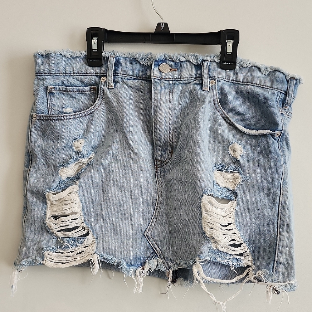🔥2/$20 - EXPRESS - Light Blue Frayed Denim Shorts, Frayed Waist, Size L